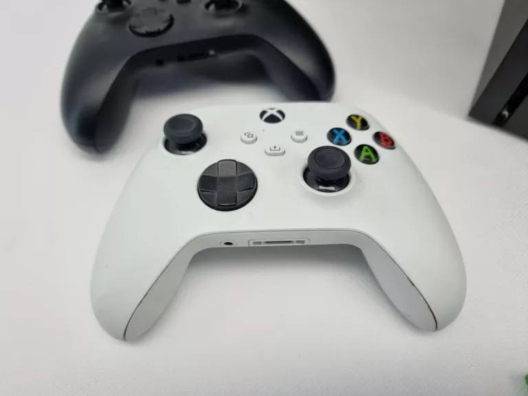 KONSOLA MICROSOFT XBOX SERIES X DWA PADY GRY