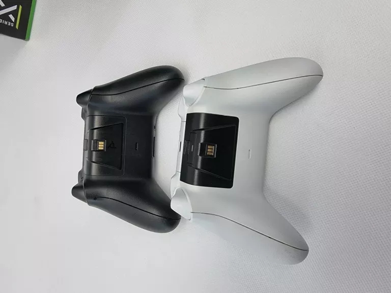 KONSOLA MICROSOFT XBOX SERIES X DWA PADY GRY