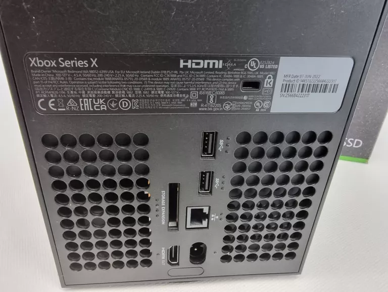 KONSOLA MICROSOFT XBOX SERIES X DWA PADY GRY