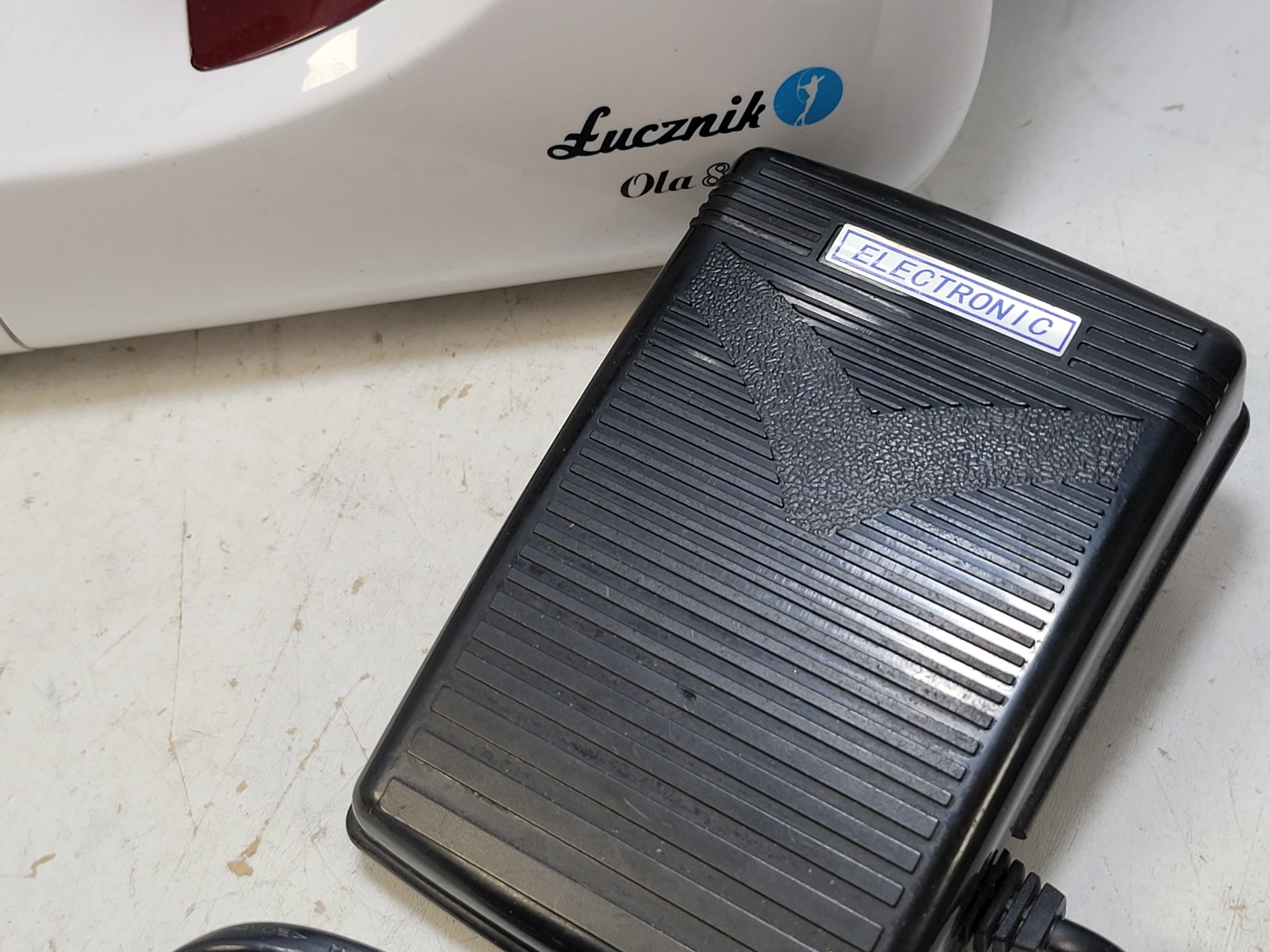 maszyna-do-szycia-lucznik-ola-830-kod-producenta-01015