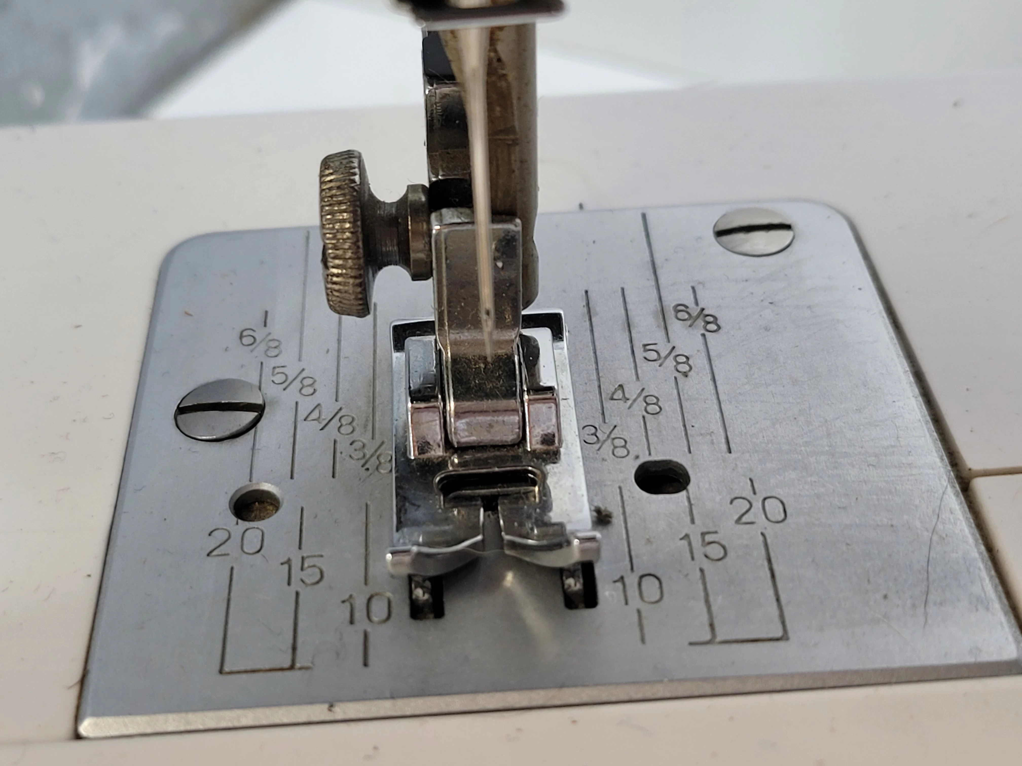 maszyna-do-szycia-lucznik-ola-830-marka-lucznik