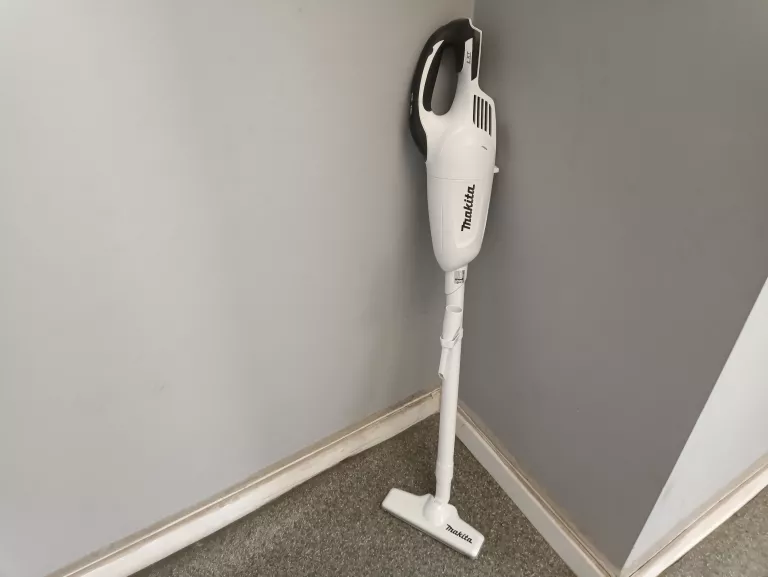 ODKURZACZ RĘCZNY MAKITA DCL181FZW BIAŁY