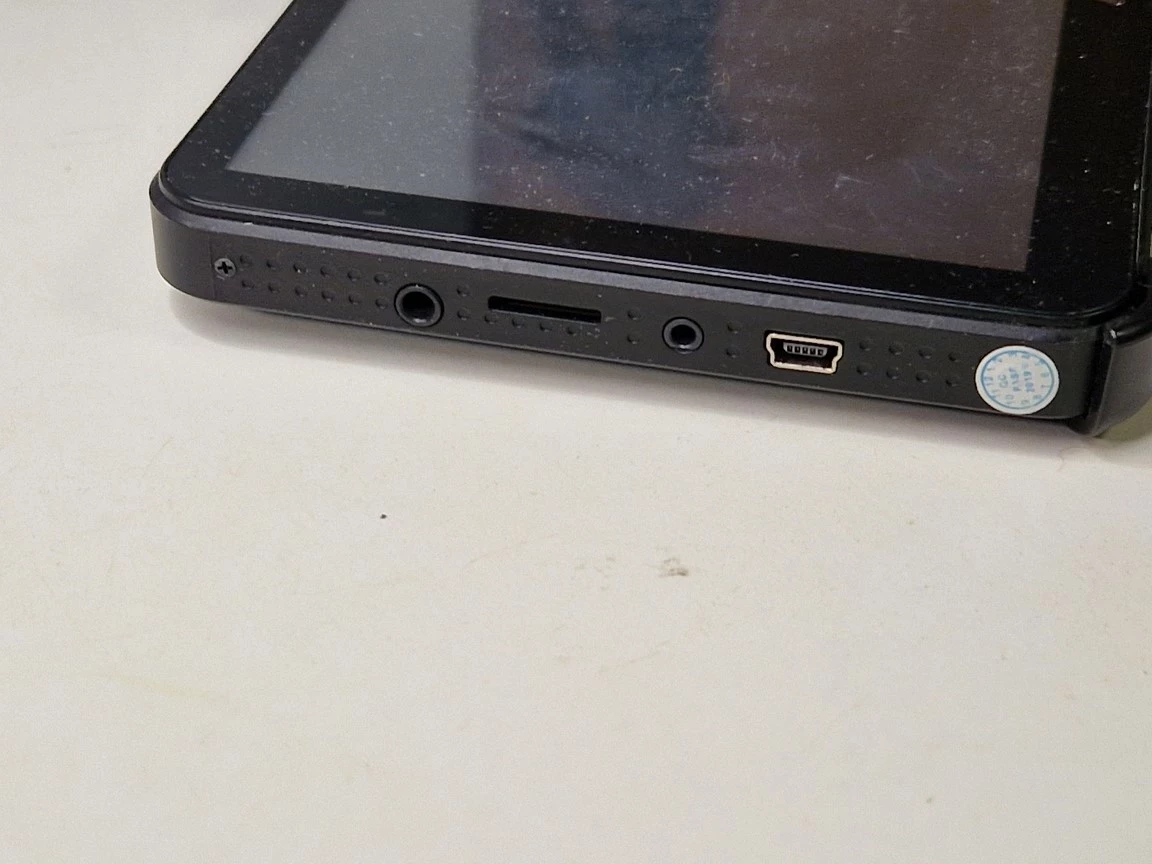 nawigacja-samochodowa-peiying-py-gps7013-uszkodzona-model-py-gps7013