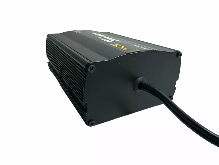 PRZETWORNICA SAMOCHODOWA WHITENERGY 150W 12-230V