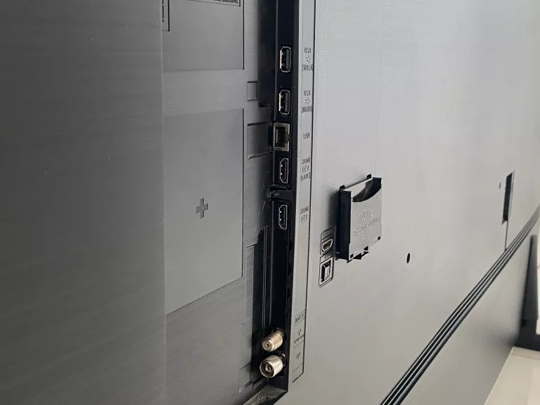 telewizor-samsung-ue70au8072-70-led-4k-smart-tv-format-hd-4k-uhd