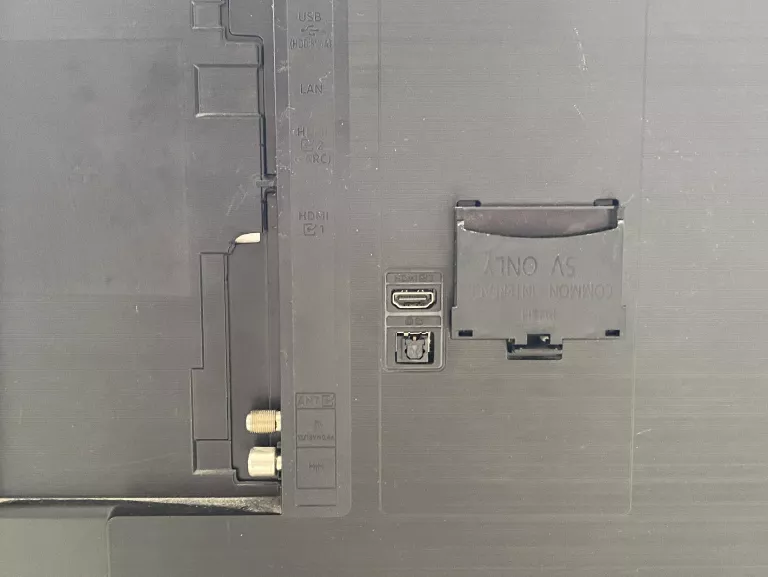 telewizor-samsung-ue70au8072-70-led-4k-smart-tv-przekatna-ekranu-cale-70