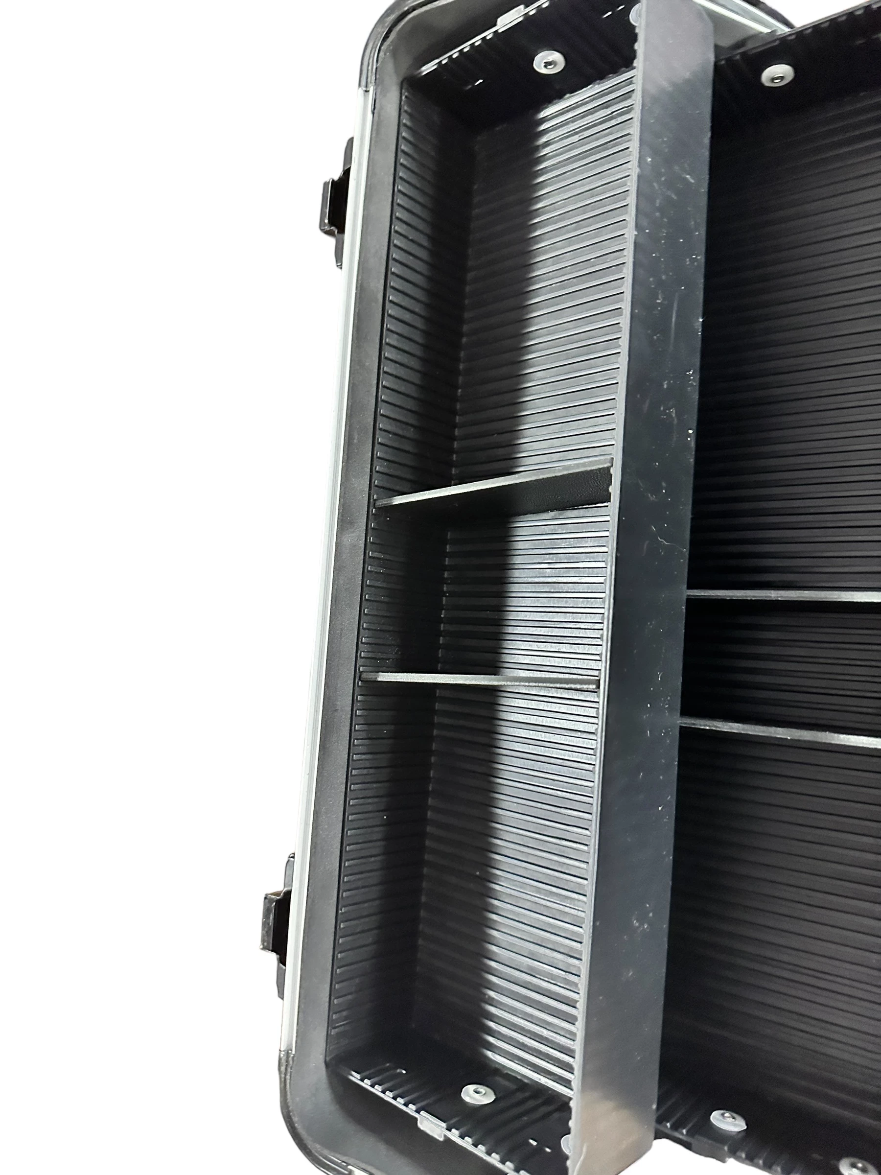 waliza-aluminiowa-macallister-walizka-wielosegmentowy-macallister-rodzaj-skrzynka-na-kolkach