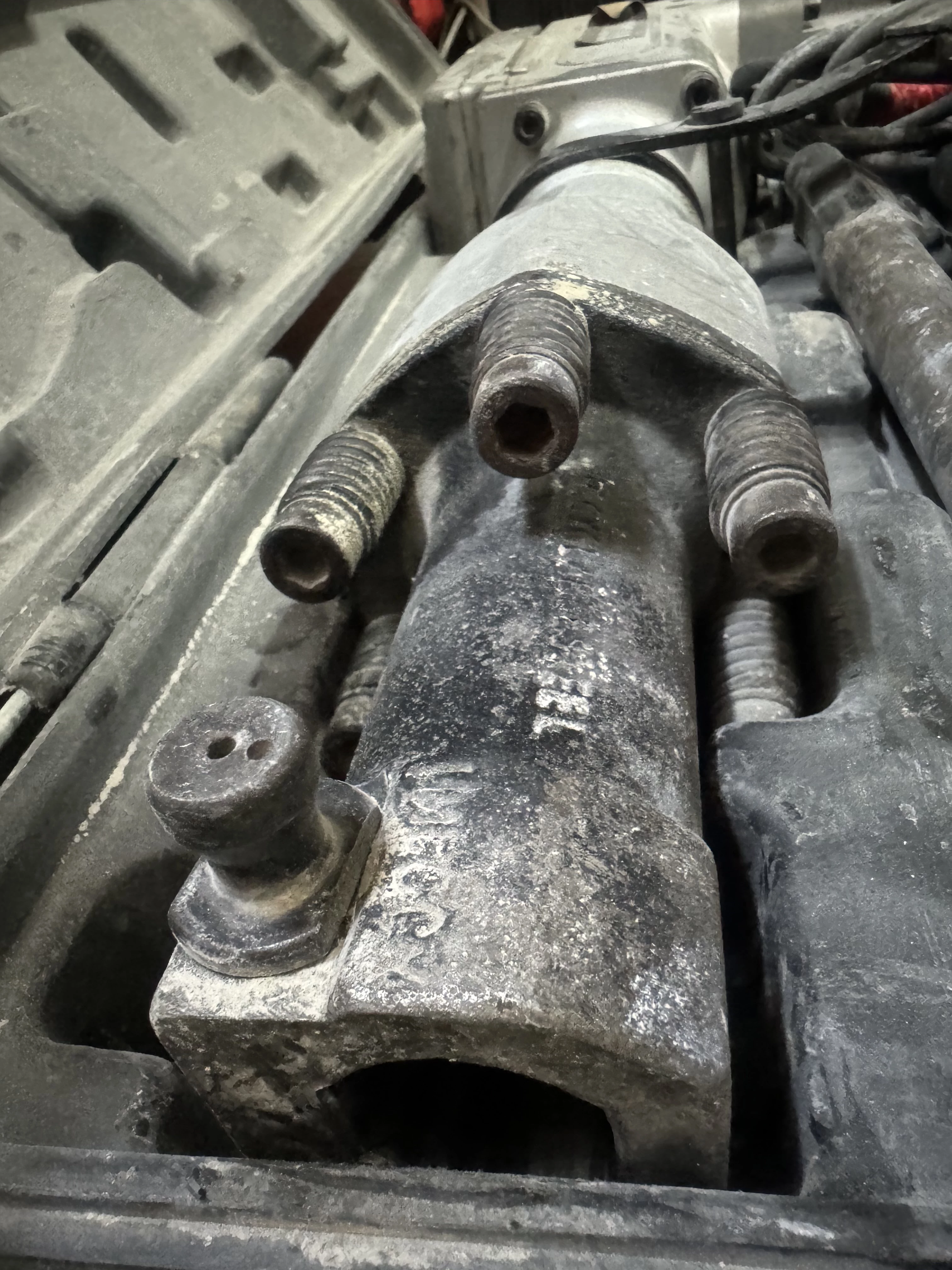 mlot-wyburzeniowy-titan-ttb280drh-walizka-stan-uzywany