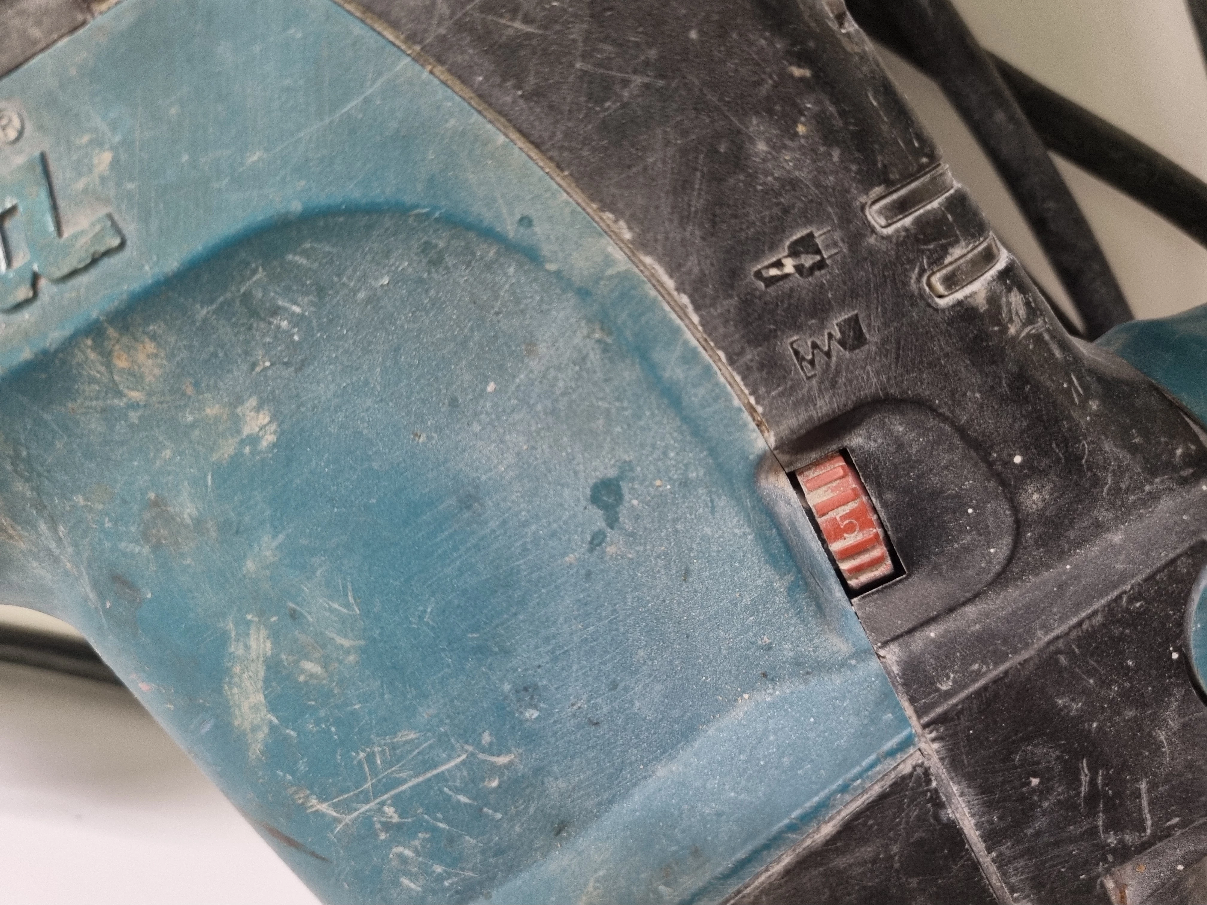 mlot-udarowo-obrotowy-makita-hr4011c-typ-uchwytu-sds-max