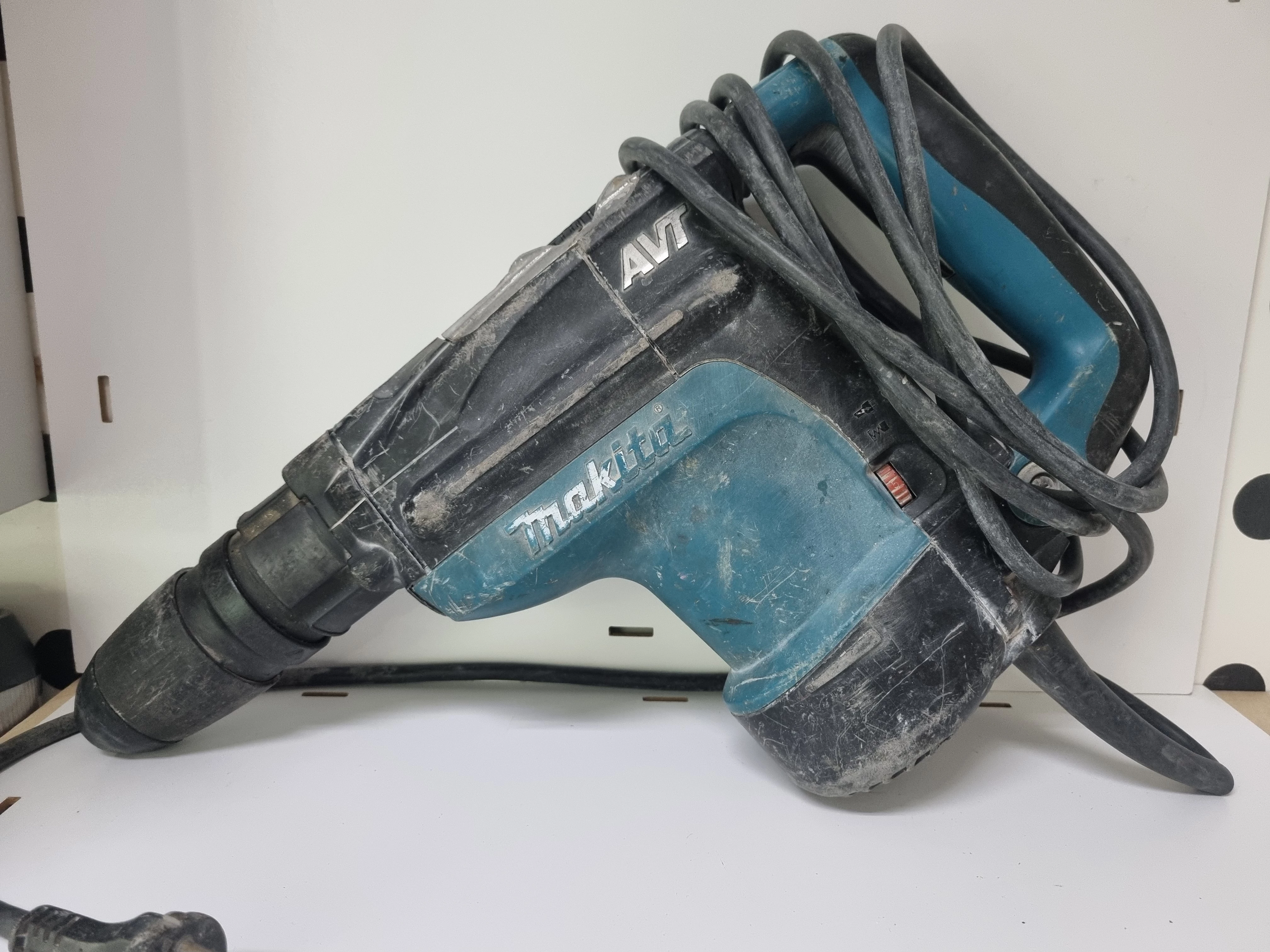 mlot-udarowo-obrotowy-makita-hr4011c-dzialynskiego-1-swarzedz