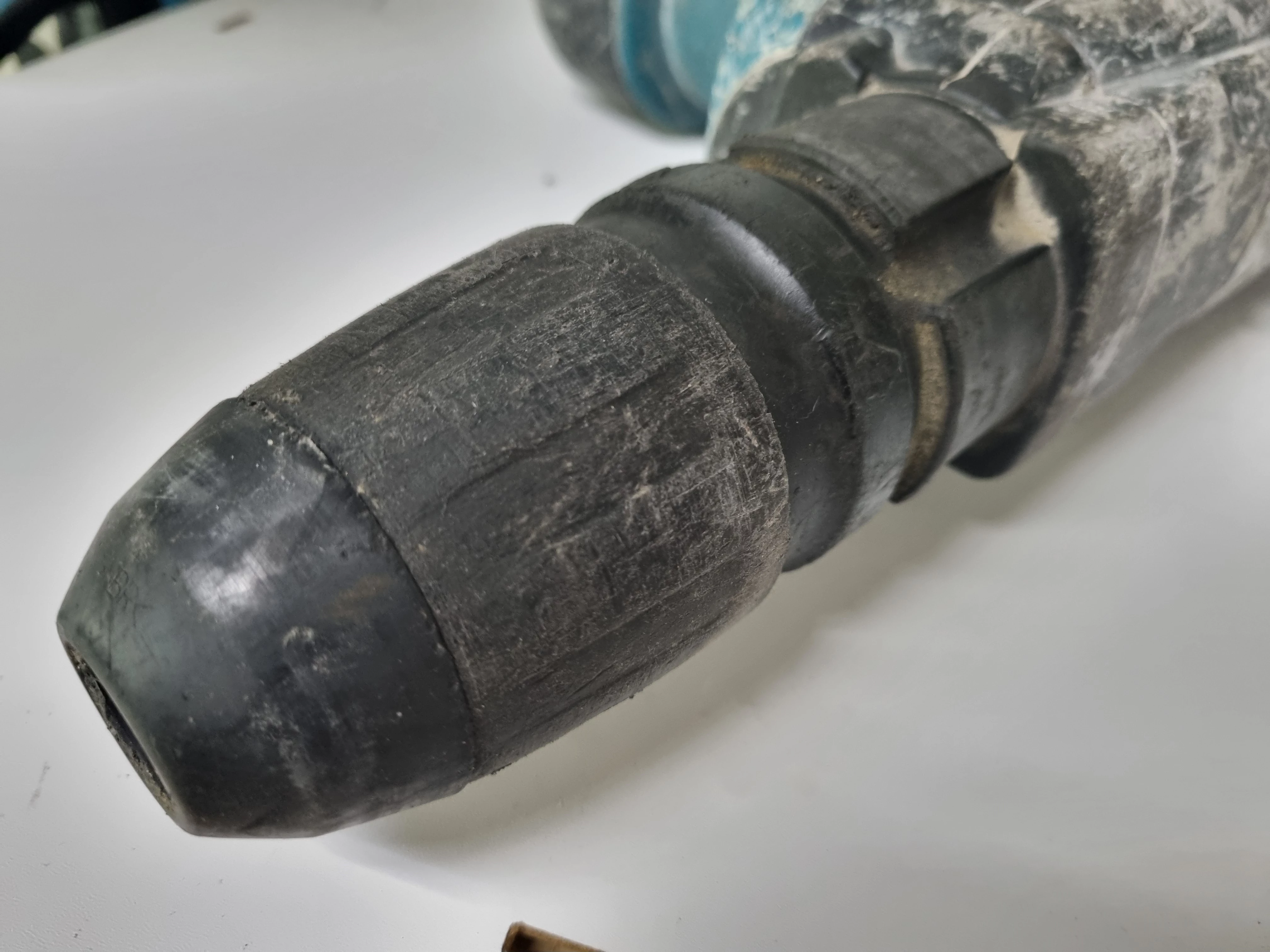 mlot-udarowo-obrotowy-makita-hr4011c-marka-makita