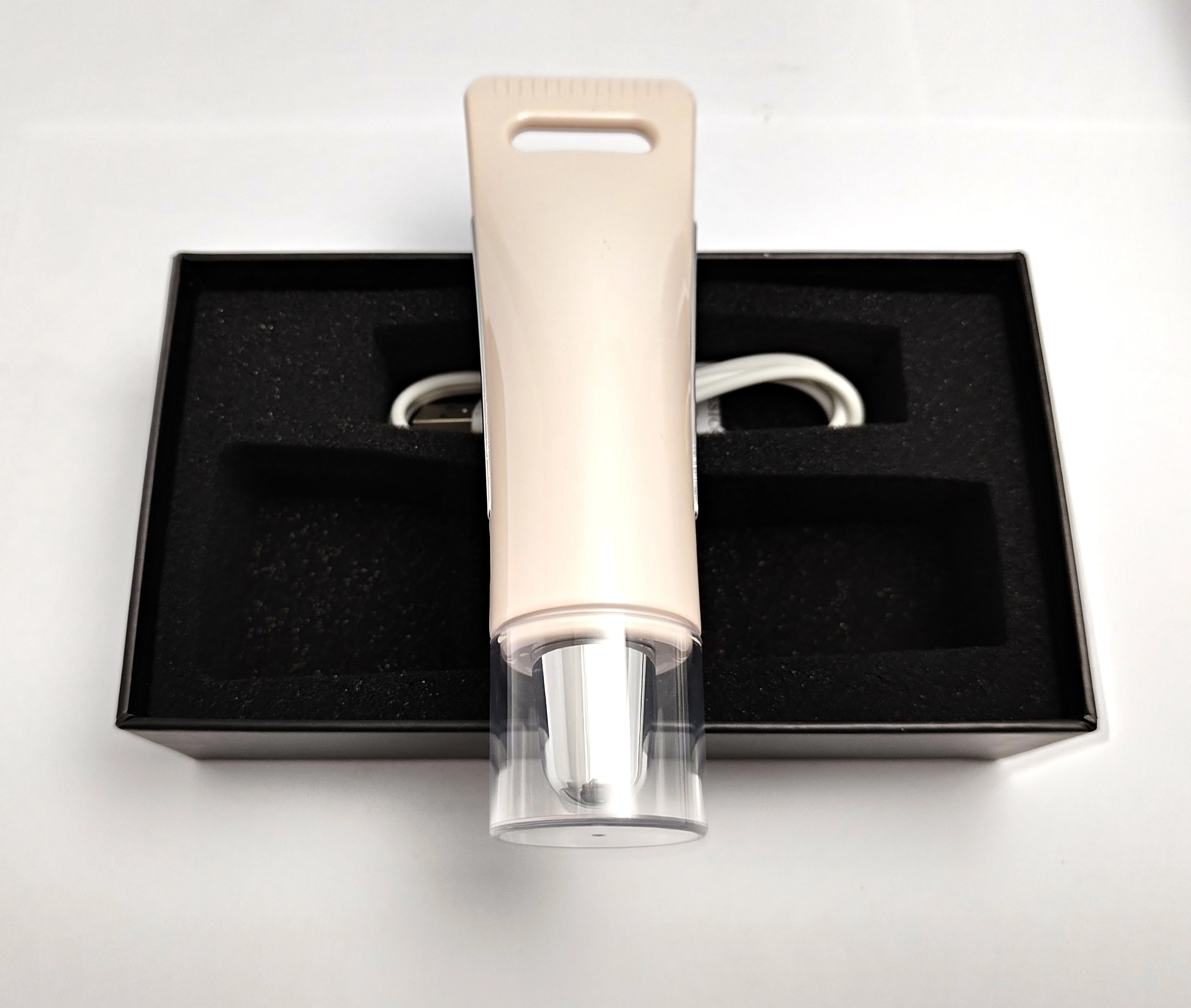 soniczny-masazer-pod-oczy-garett-beauty-marka-garett