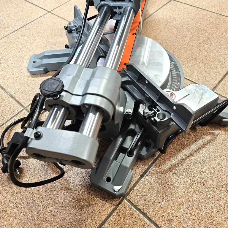 PIŁA UKOŚNICA 1600W BES700 BLACK+DECKER JAK NOWA