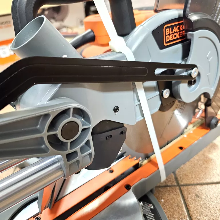 PIŁA UKOŚNICA 1600W BES700 BLACK+DECKER JAK NOWA
