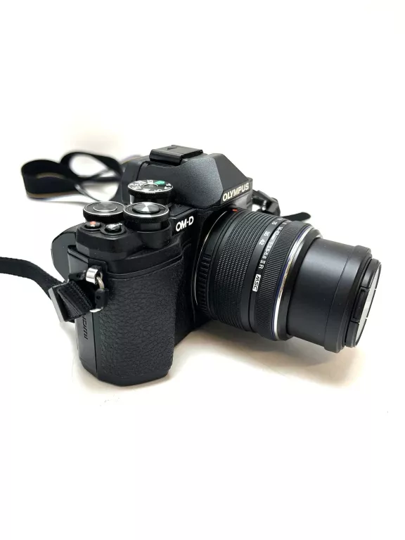 OLYMPUS E-M10 MARK III S CZARNY + 14-42 EZ + ED 40-150 MM