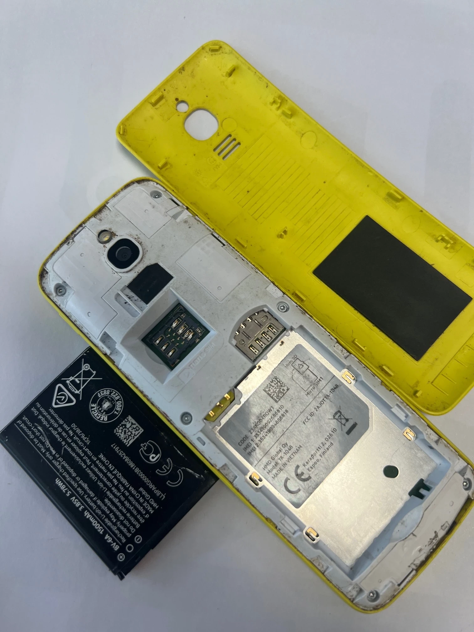 telefon-komorkowy-nokia-8110-512-mb-4-gb-4g-lte-zolty-kod-producenta-8110