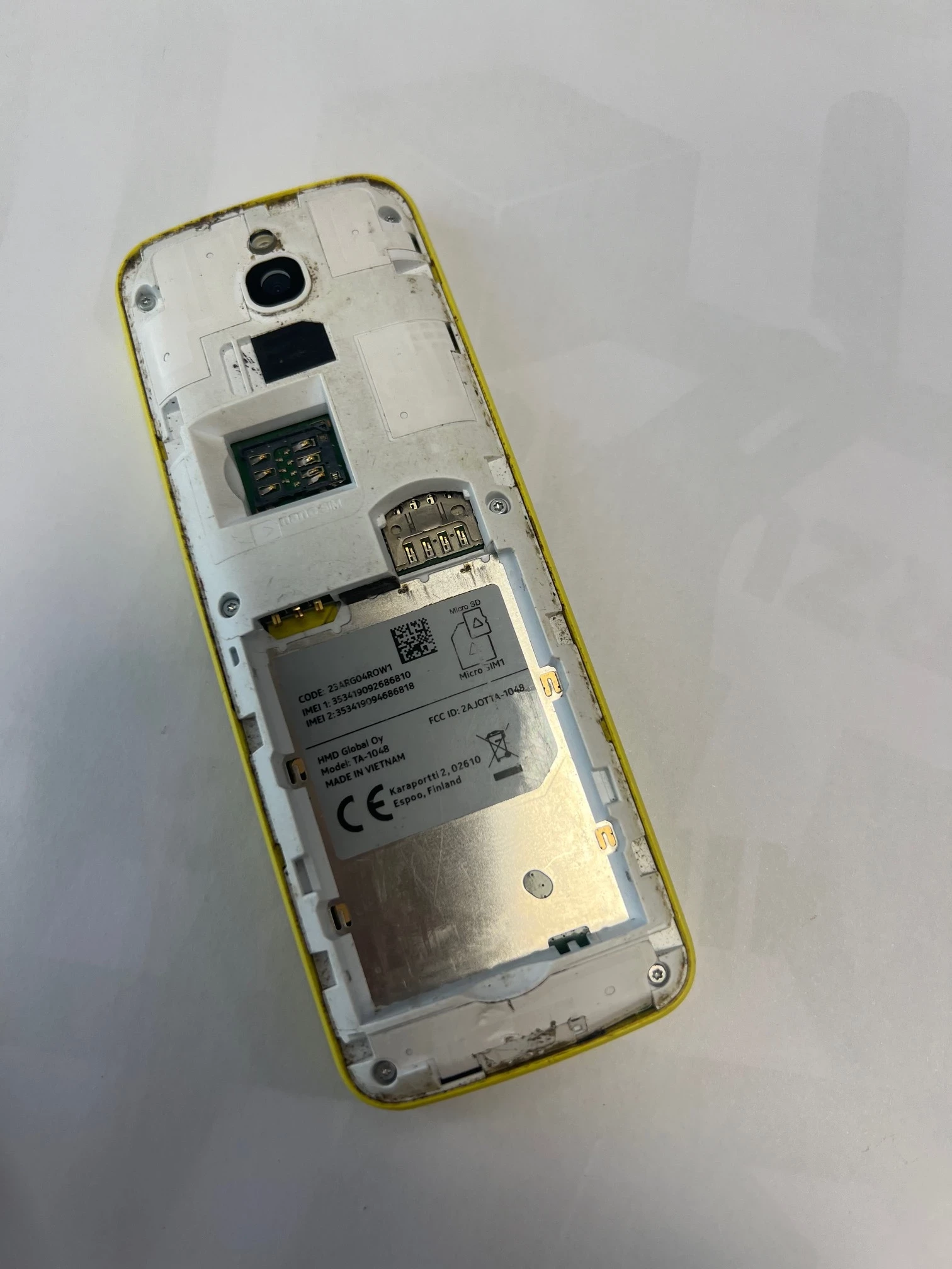 telefon-komorkowy-nokia-8110-512-mb-4-gb-4g-lte-zolty-stan-uzywany