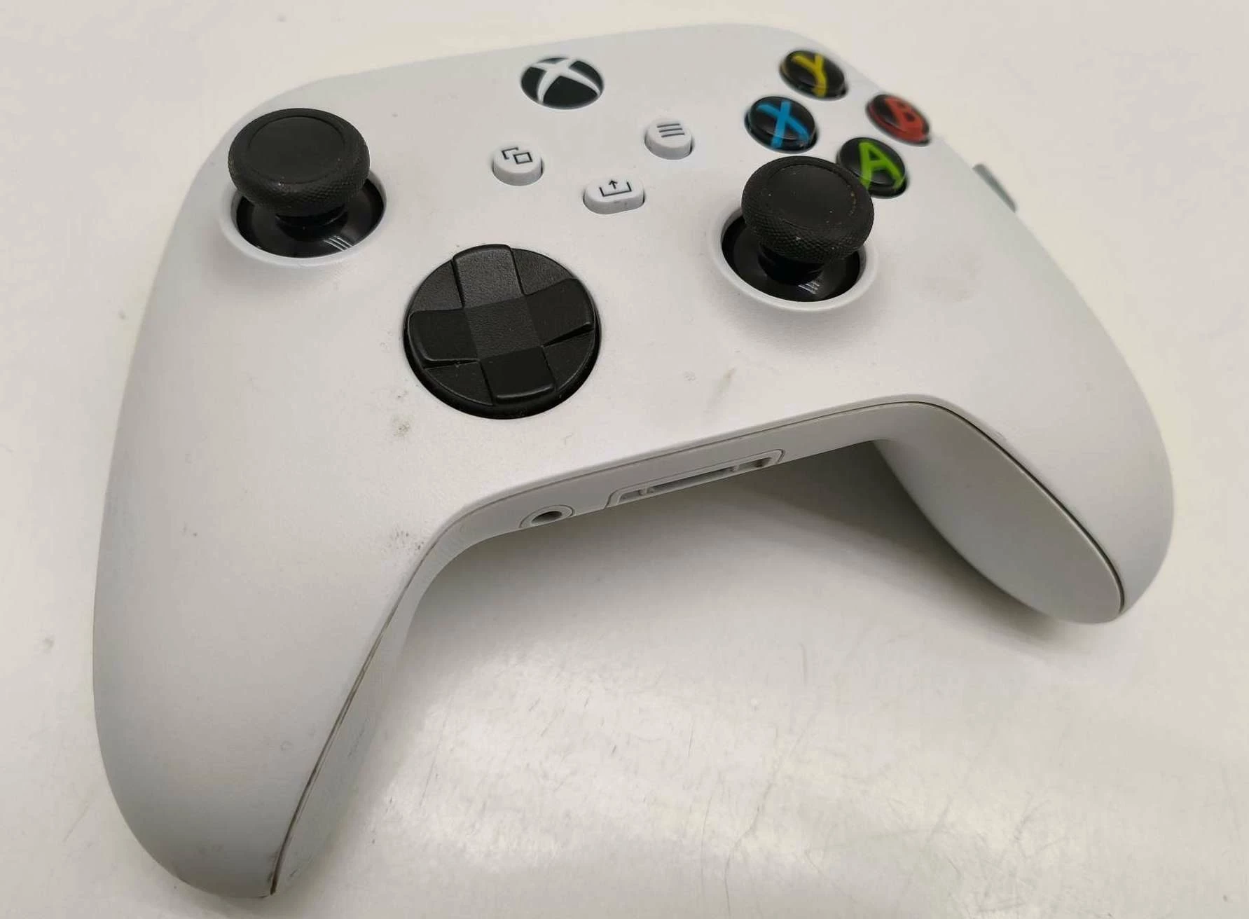 pad-xbox-one-bialy-sn-m1106909-007-czytaj-stan-uzywany