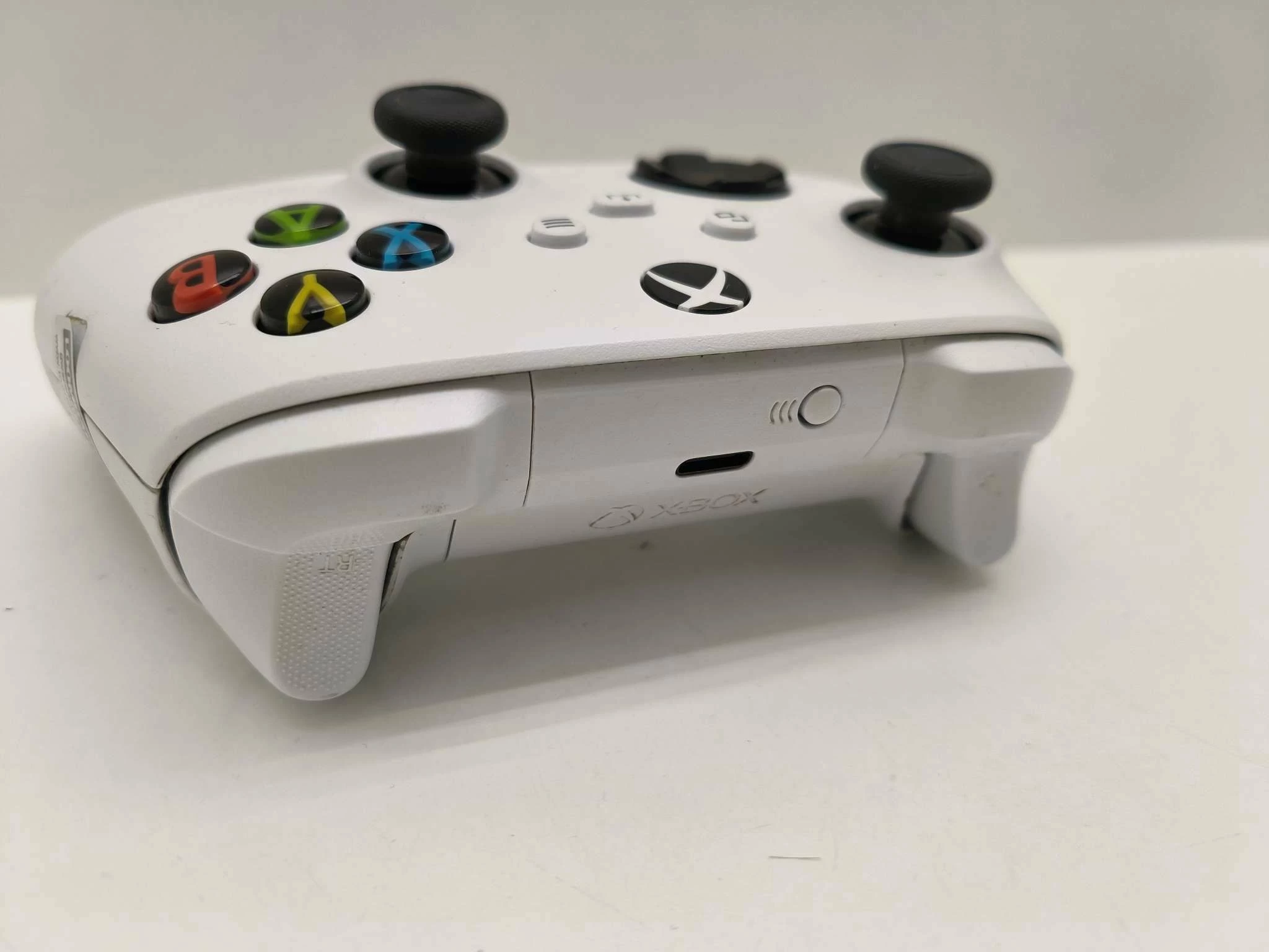 pad-xbox-one-bialy-sn-m1106909-007-czytaj-kod-producenta-1708