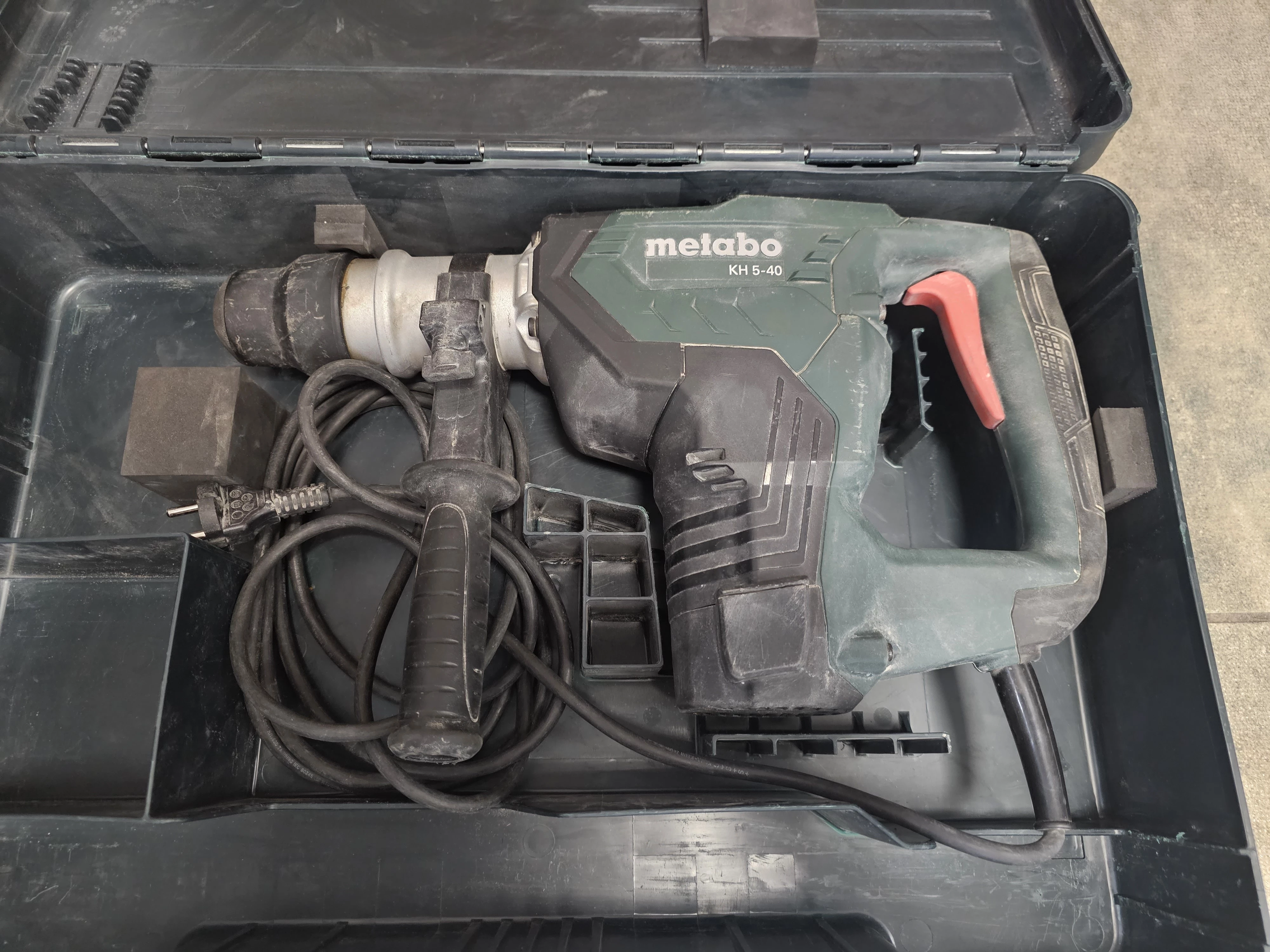 mlot-udarowy-obrotowy-sds-max-kh-5-40-metabo-stan-11323-2