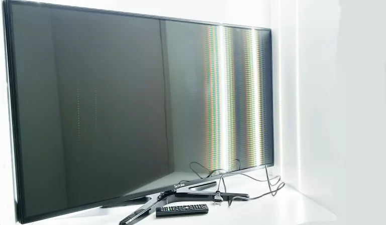 TELEWIZOR TECHNIKA SM42-240-AW15B + PILOT