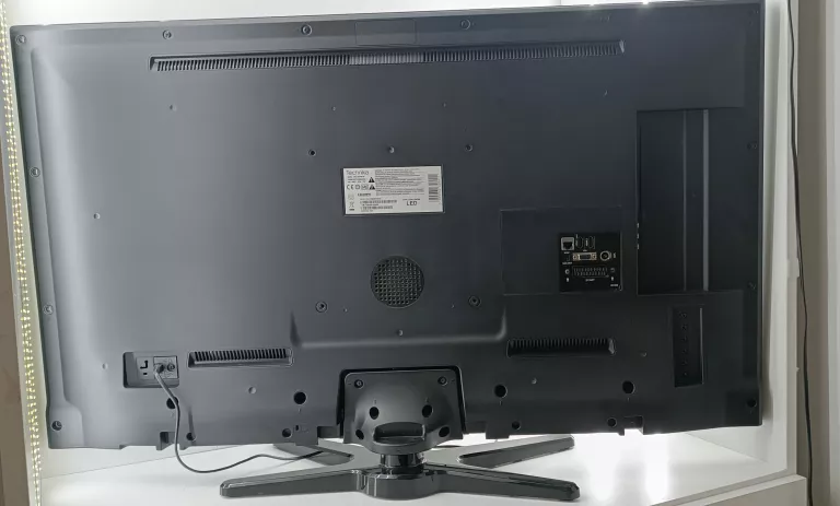 TELEWIZOR TECHNIKA SM42-240-AW15B + PILOT