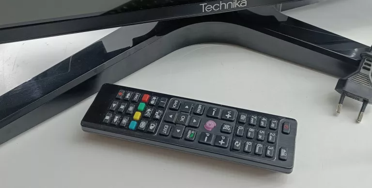 TELEWIZOR TECHNIKA SM42-240-AW15B + PILOT