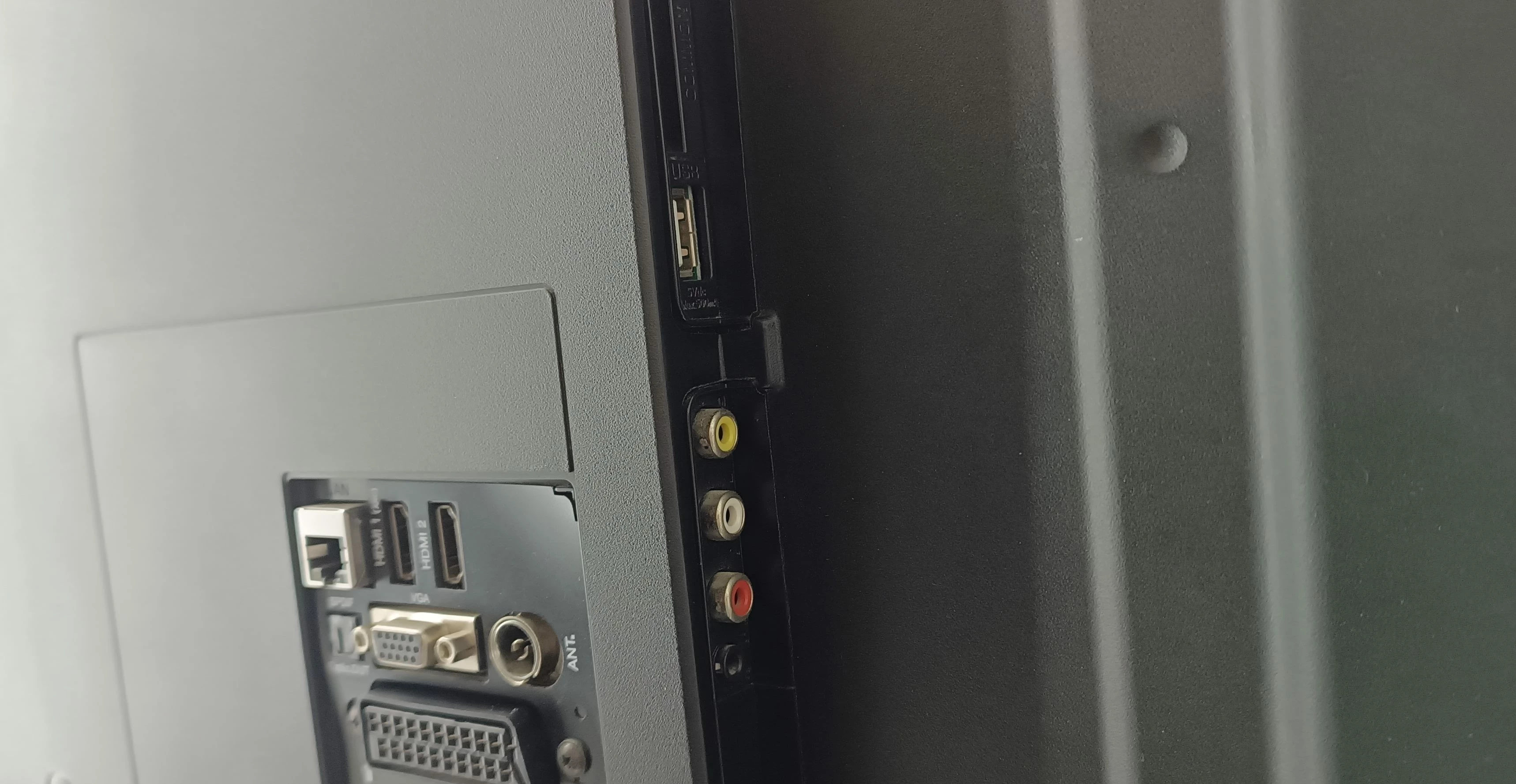 telewizor-technika-sm42-240-aw15b-pilot-kod-producenta-000