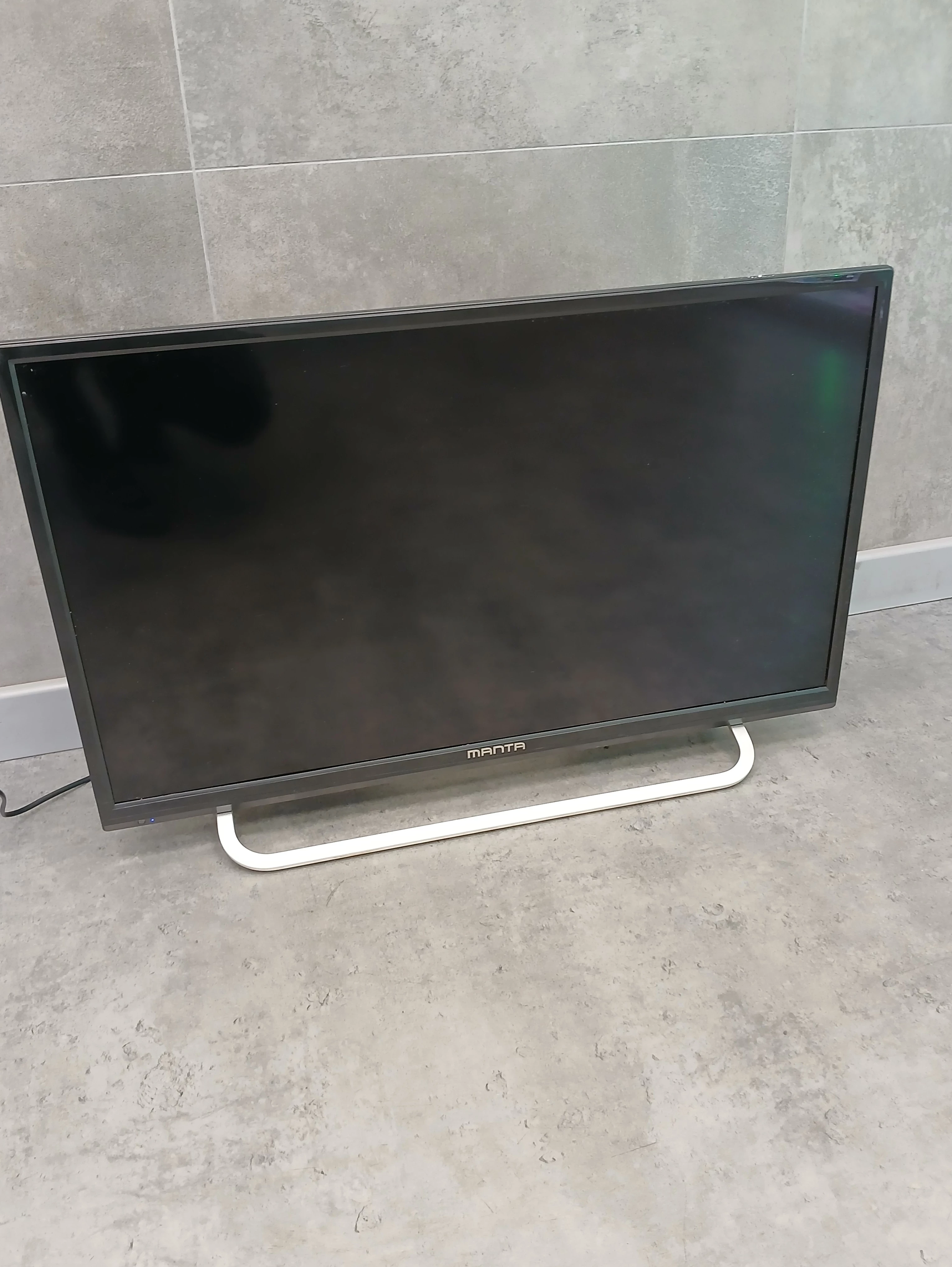 telewizor-manta-led-93206-32-przekatna-ekranu-cale-32