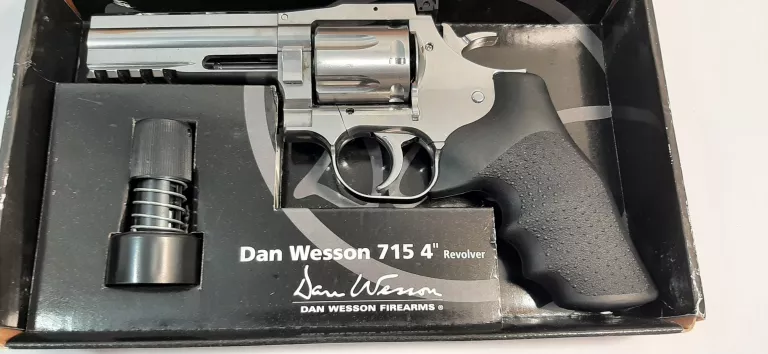 WIATRÓWKA - REWOLWER DAN WESSON 715 4" DIABOLO 4,5 MM - SILVER  KOMPLET