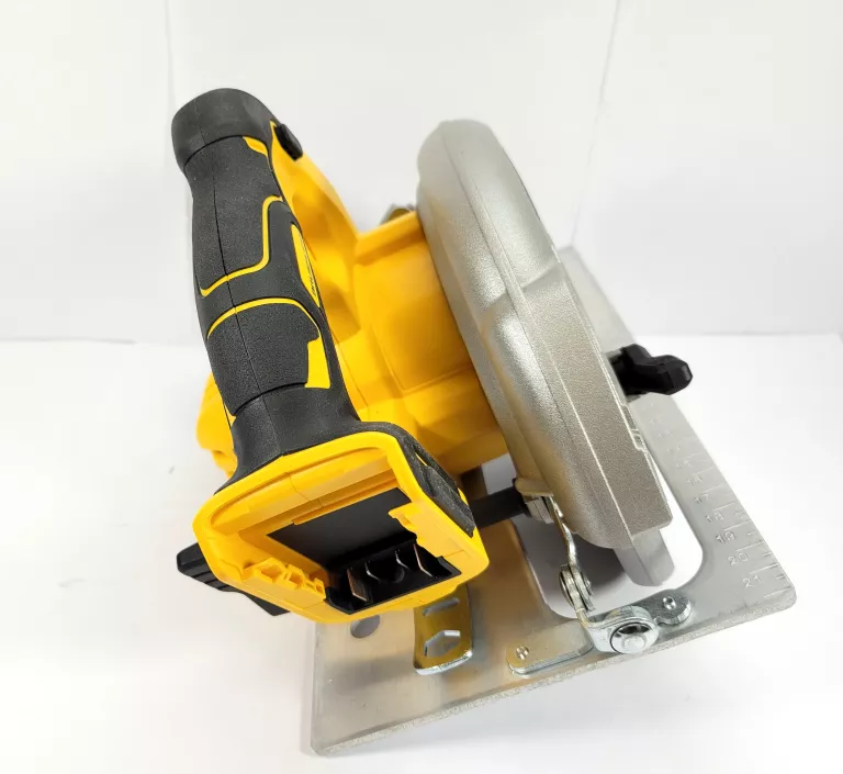 pilarka-tarczowa-dewalt-dcs570n-stan-uzywany