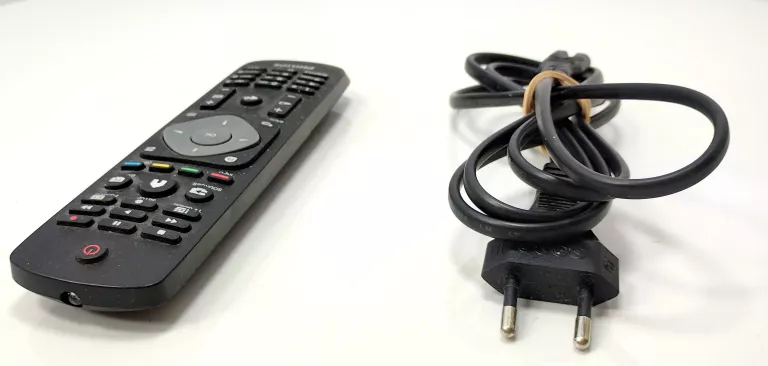 TELEWIZOR LED PHILIPS 32PHH4101/88 32" HD READY CZARNY