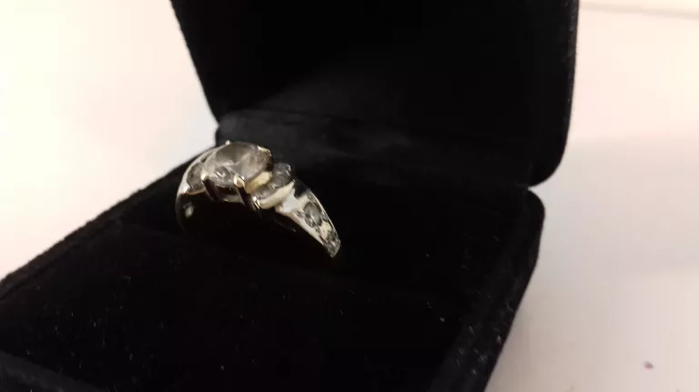 uzywany-pierscionek-z-cyrkonia-proba-585-waga-200