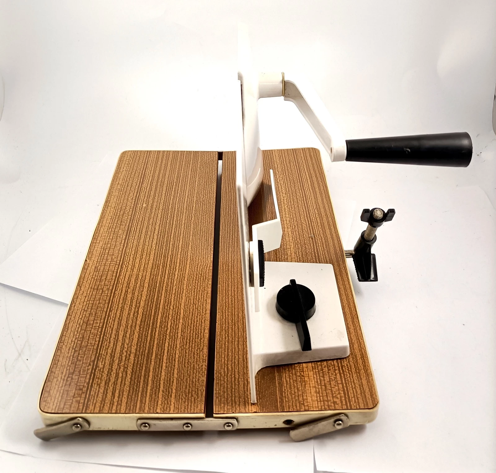 reczna-krajalnica-retro-prl-do-chleba-wedlin-sera-kolor-dominujacy-bialy