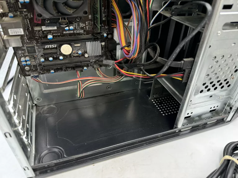 KOMPUTER STACJONARNY AMD A4 8GB RAM 128 GB SSD OPIS