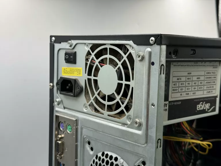 KOMPUTER STACJONARNY AMD A4 8GB RAM 128 GB SSD OPIS