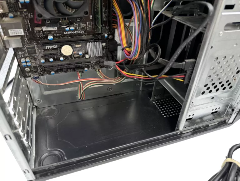 KOMPUTER STACJONARNY AMD A4 8GB RAM 128 GB SSD OPIS