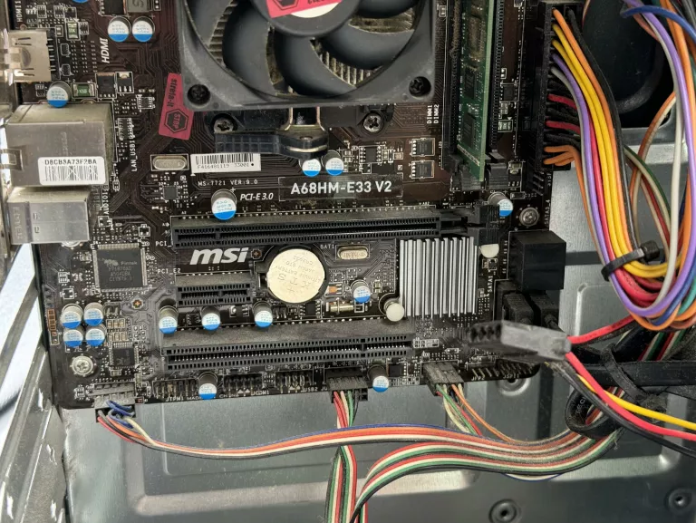 KOMPUTER STACJONARNY AMD A4 8GB RAM 128 GB SSD OPIS