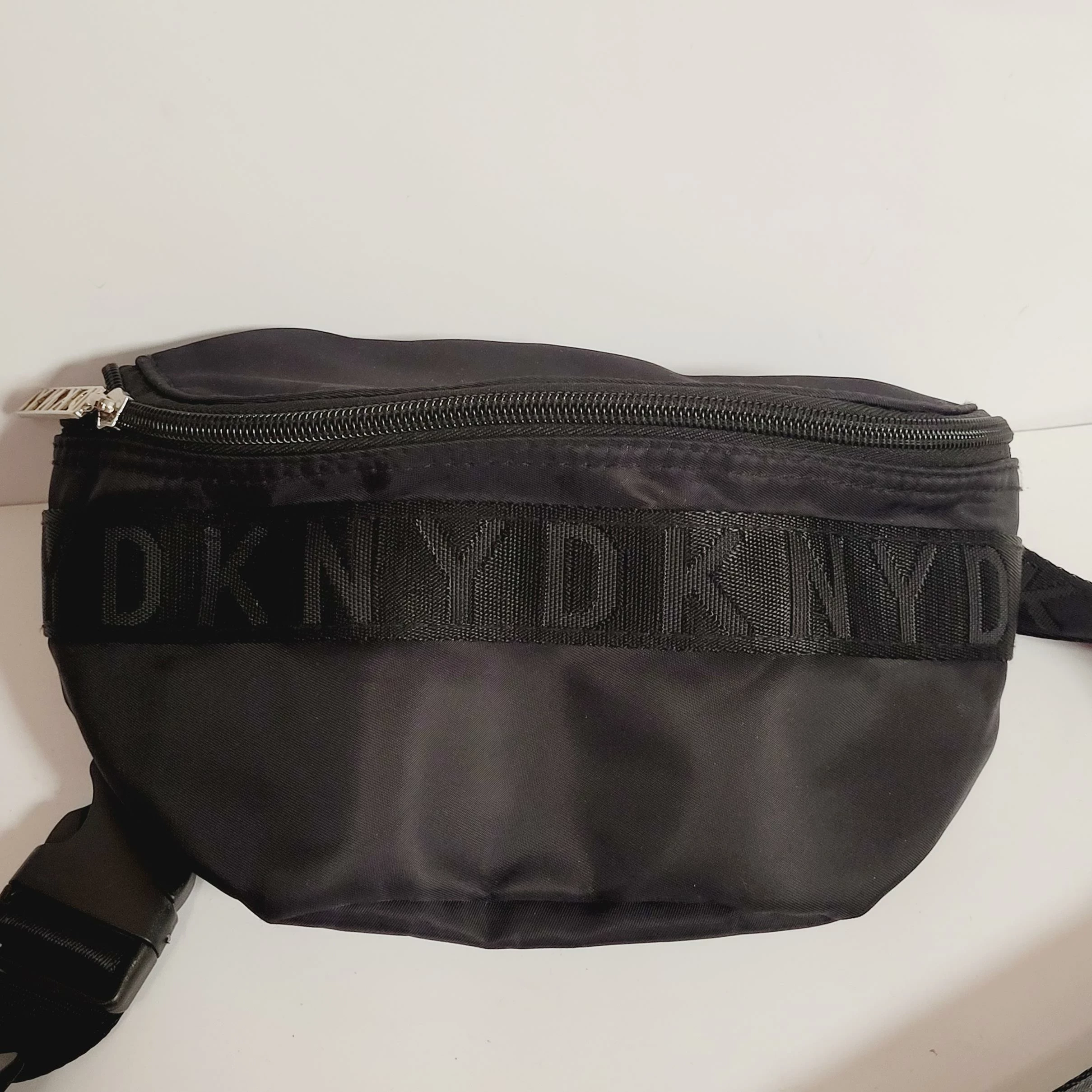 torebka-nerka-dkny-czarna-ean-gtin-4064571017634