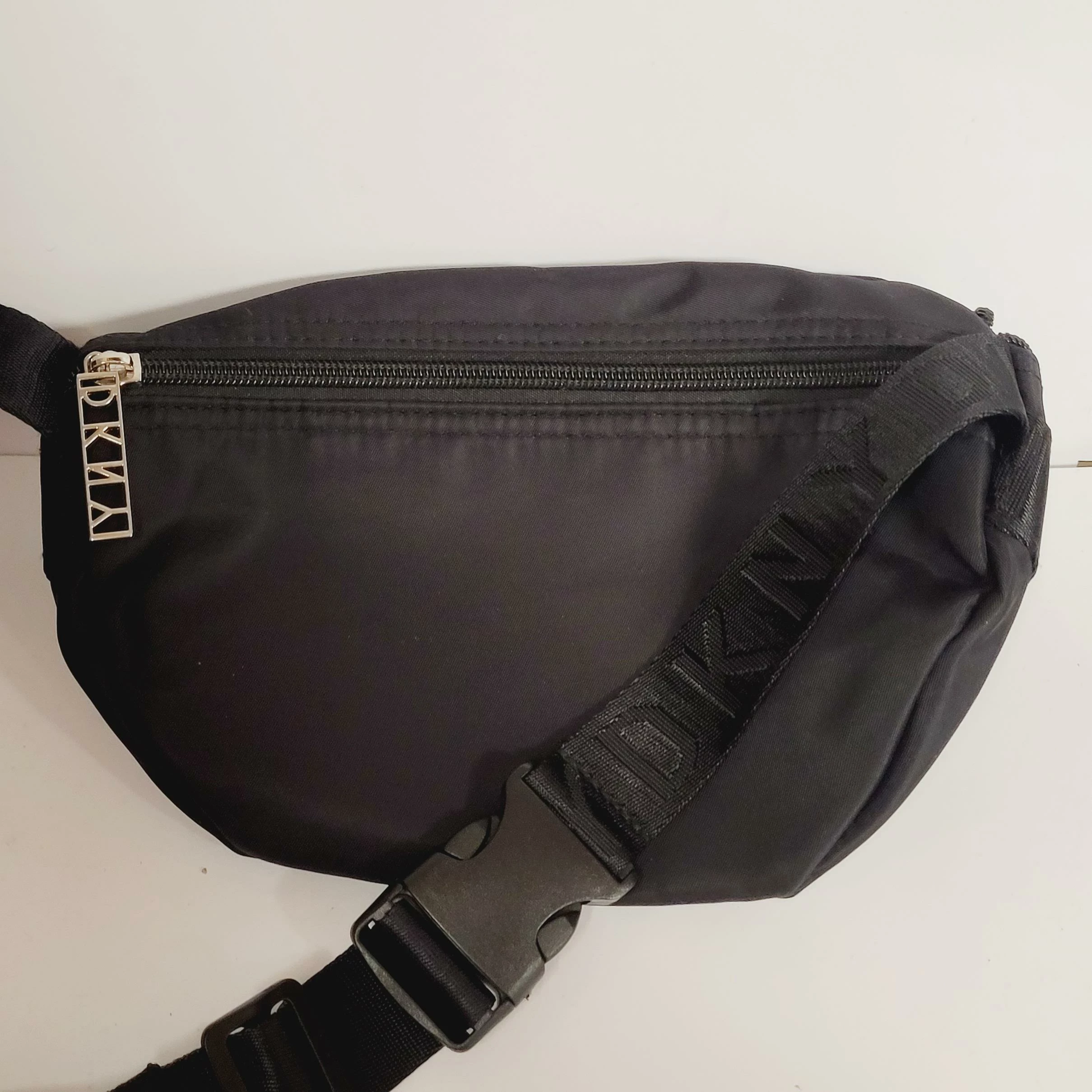 torebka-nerka-dkny-czarna-stan-11323-2