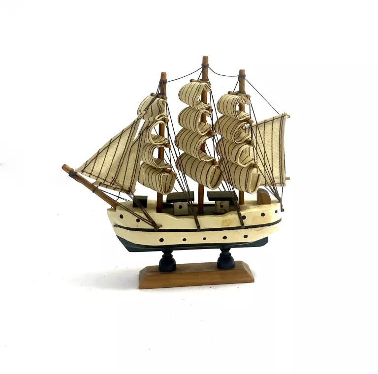 FIGURKA STATEK 15CM