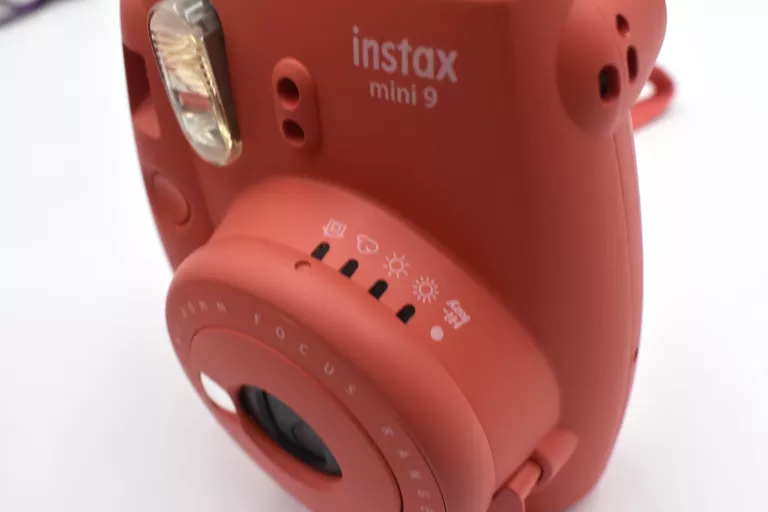 aparat-natychmiastowy-fujifilm-instax-mini-9-kod-producenta-fujifilm-instax-mini-9-czerwony