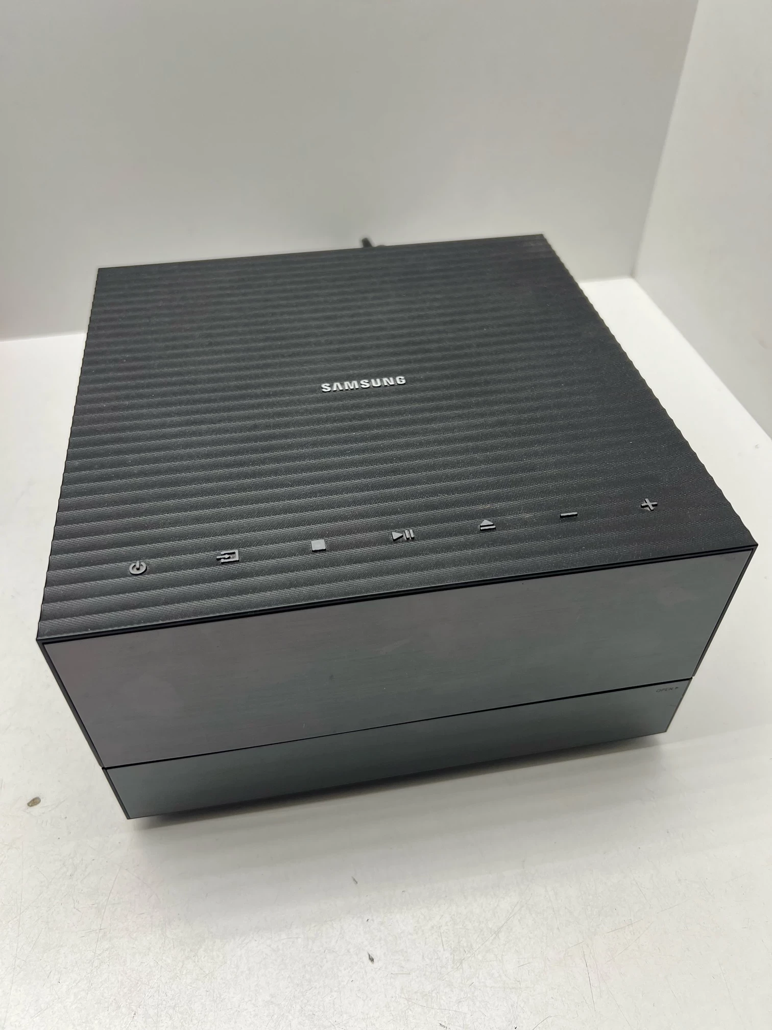 wieza-stereo-samsung-mm-j330-rodzaj-odtwarzanych-nosnikow-cd-mp3