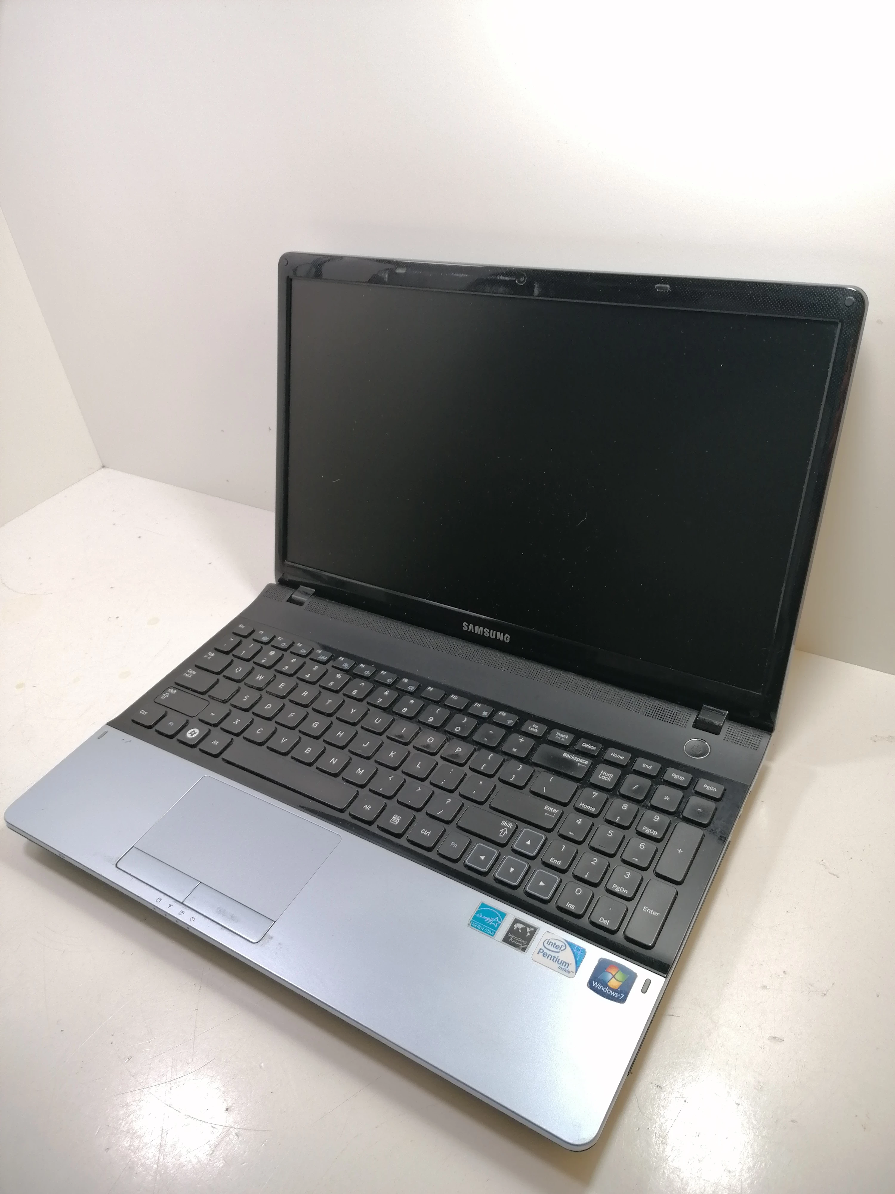 laptop-samsung-np300e5c-przekatna-ekranu-156