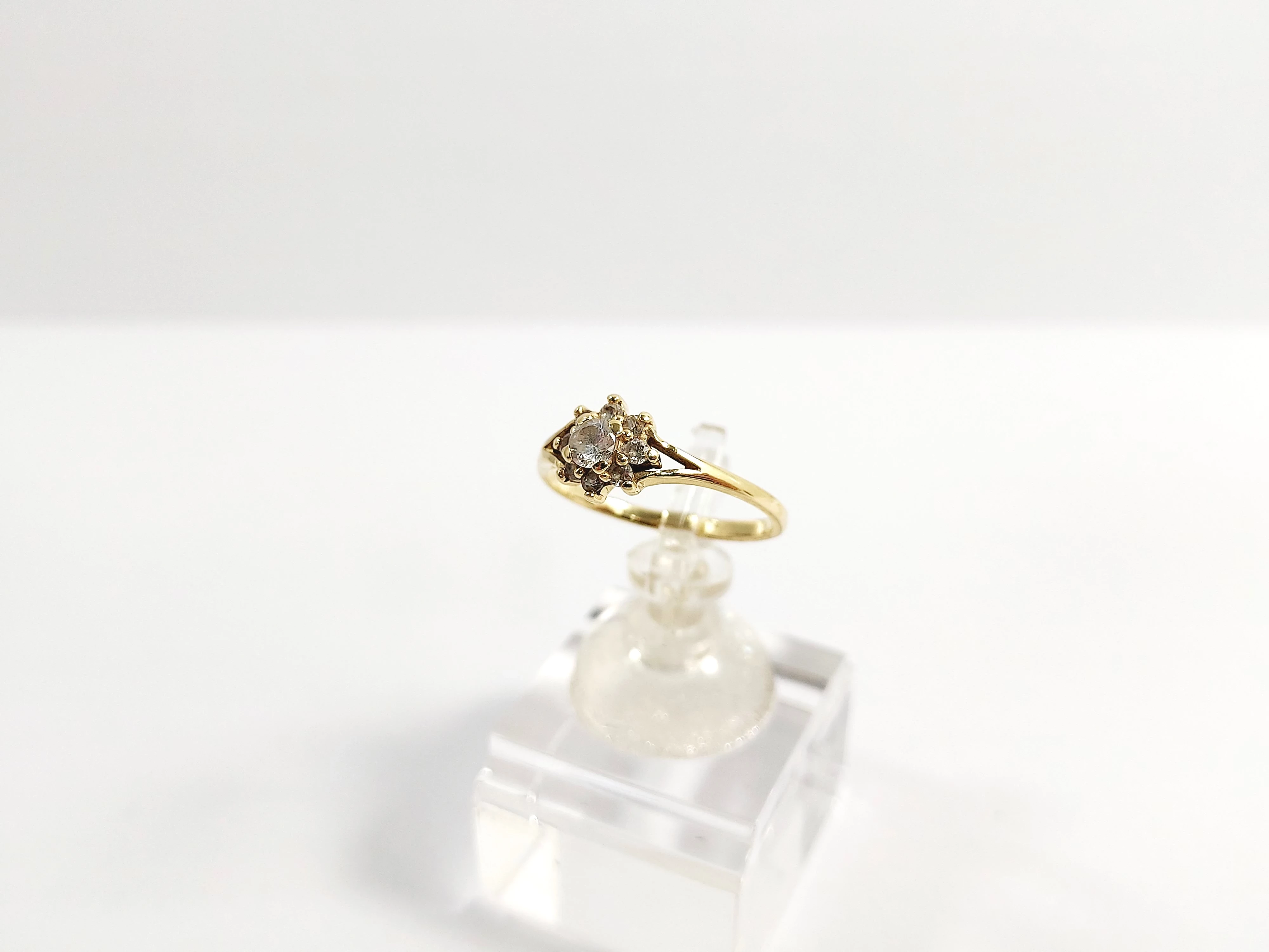 zloty-pierscionek-kwiatek-z-cyrkoniami-585-14k-r11-182g-kolor-dominujacy-205826-225106