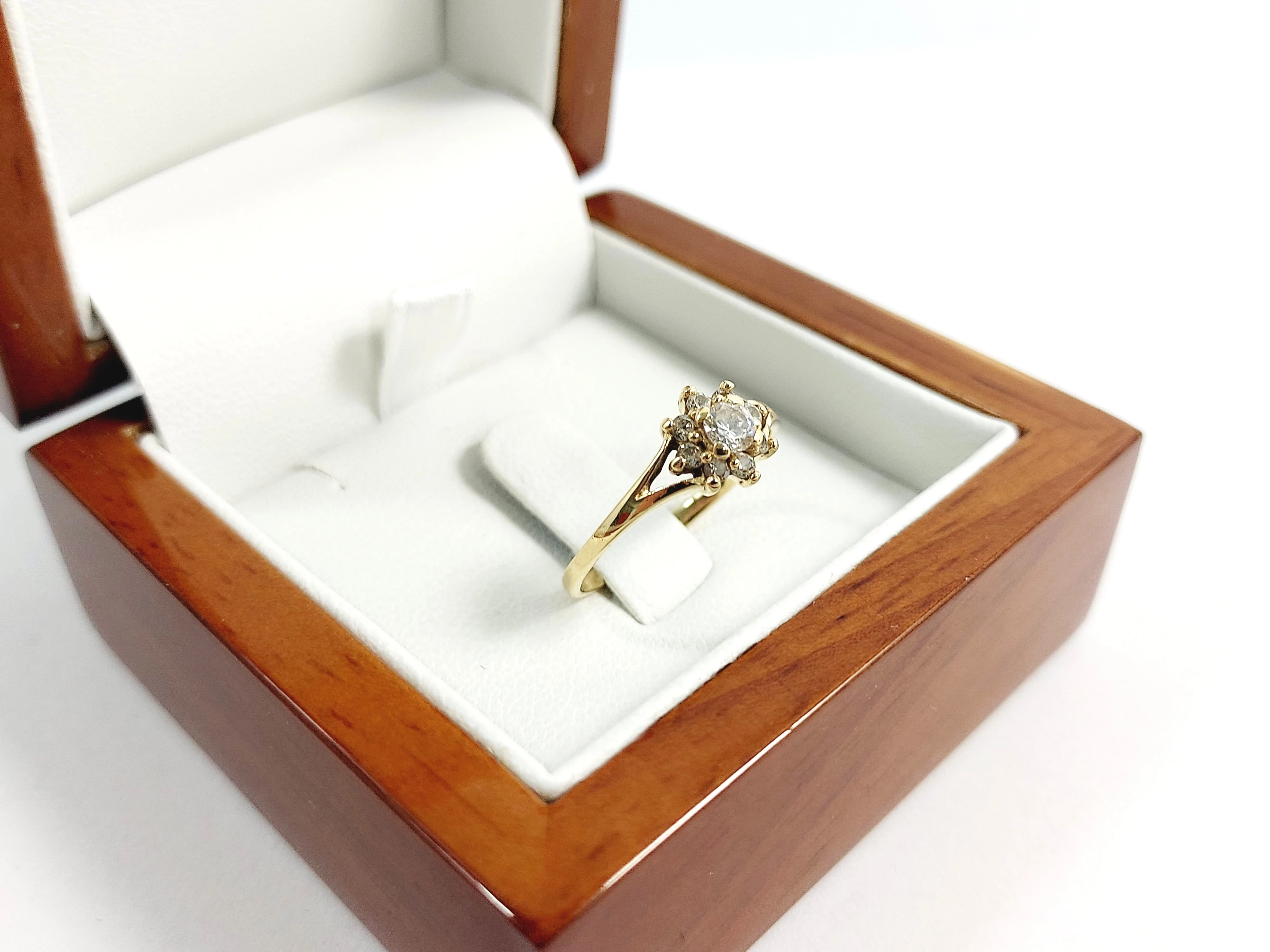 zloty-pierscionek-kwiatek-z-cyrkoniami-585-14k-r11-182g-rodzaj-2205-2