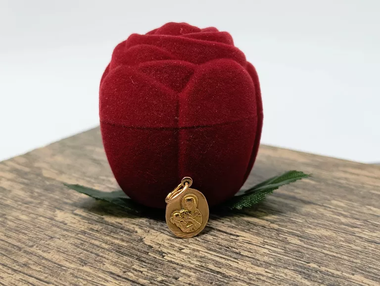 zlota-zawieszka-matka-boska-13g-585-12mmx10mm-material-zloto