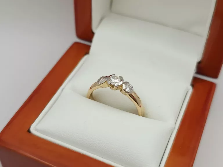 ZŁOTY PIERŚCIONEK CYRKONIE - 585 14K R.16 3,30G