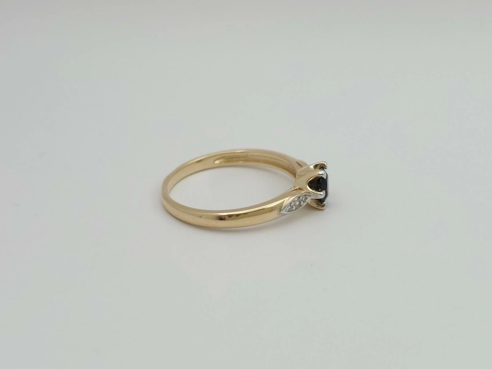 zloty-pierscionek-z-czarna-cyrkonia-585-14k-r22-242g-waga-242