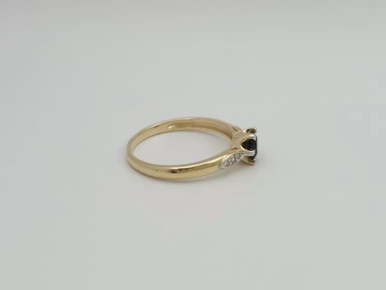 zloty-pierscionek-z-czarna-cyrkonia-585-14k-r22-242g-waga-242